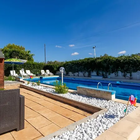 Luxury House With Swimming Pool In Torre Chianca Holiday home *
