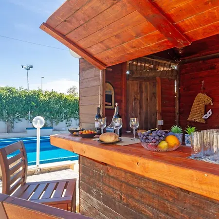 Luxury House With Swimming Pool In Torre Chianca Holiday home